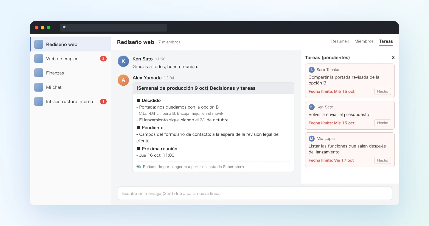 El resumen de decisiones publicado en un chat de grupo de Chatwork a partir de las actas de la reunión, con las tareas con responsable y fecha límite registradas en el mismo chat